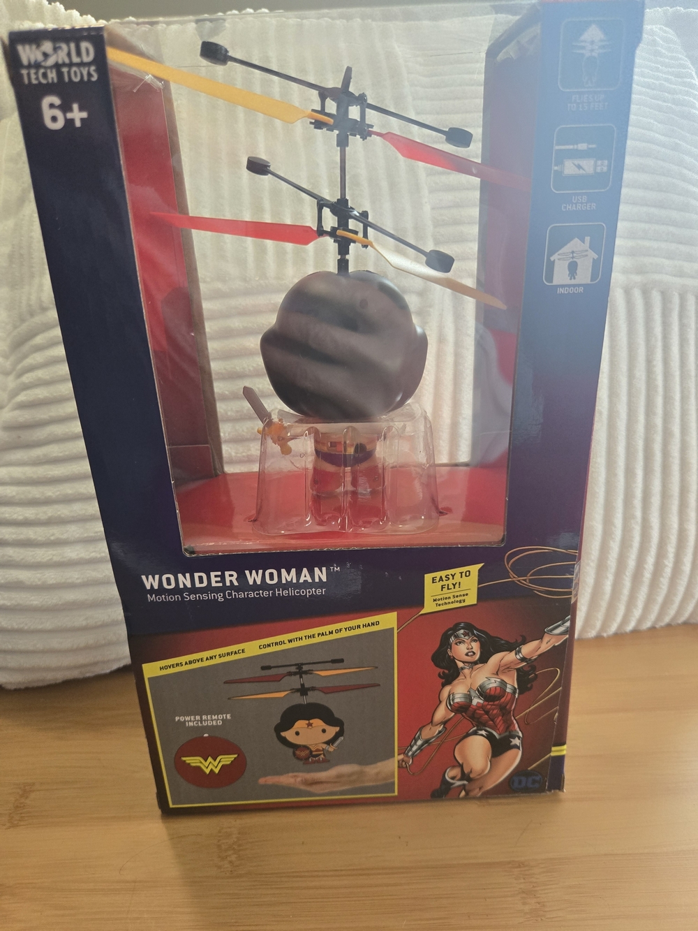 Wonder Woman Motion-Sensing Flying Helicopter Toy — Red - Picture 4 of 6
